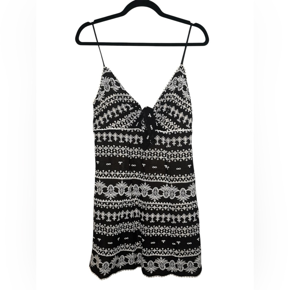 NWOT Alice + Olivia Roe Black and White Lace Embroidered Mini Dress - Picture 2 of 4